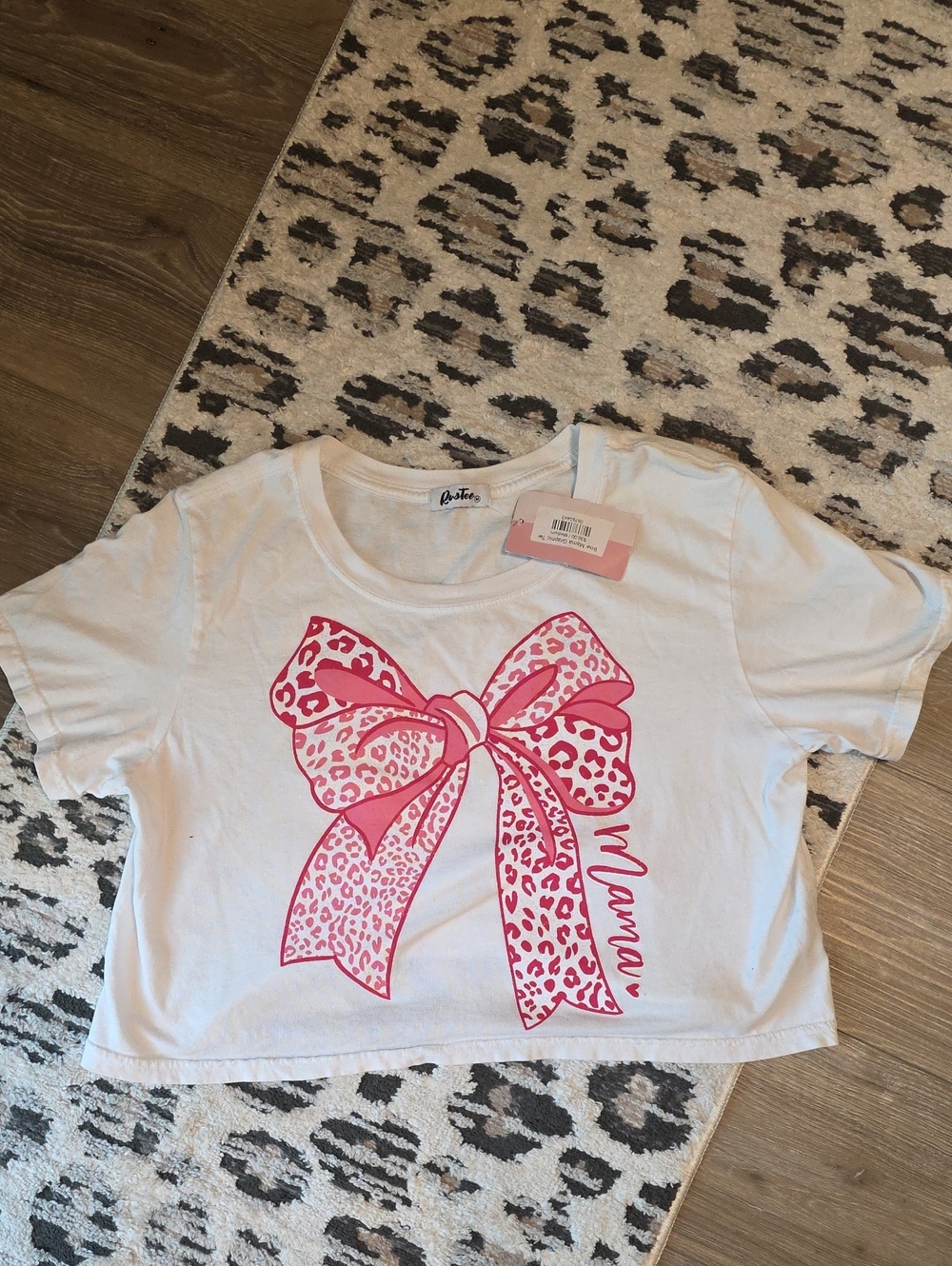 Boutique "Mama"White Crop Tee with Pink Leopard Bow Graphic Size Medium